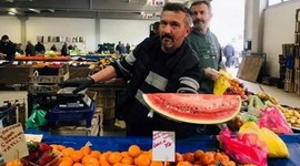 Yılın ilk karpuzu: Dilimi 70 liradan satışa sunuldu