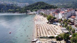 Rus turistler Amasra’ya doyamıyor