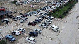 Suriyeliler otomobil pazarlarına akın etti! Araçlarını düşük fiyattan satıyorlar