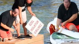 Şahan Gökbakar'ın iskelesi yıkıldı