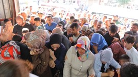 'Ne alırsan 50 TL' dediler izdiham çıktı! 'Hiçbir şey alamadık'