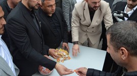 Bedava altın dağıtıldığını duyan koştu!