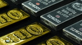 Altın ve gümüş çakıldı