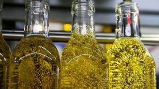 Zeytinyağı fiyatları yarı yarıya düştü!