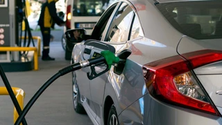 Akaryakıta beklenen indirim geldi