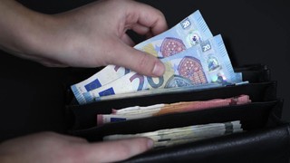Avrupa'nın ortak para birimi euro, 27 yaşında