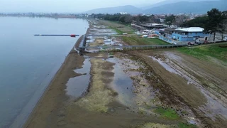 İznik Gölü'nde yağışa rağmen çekilme sürüyor