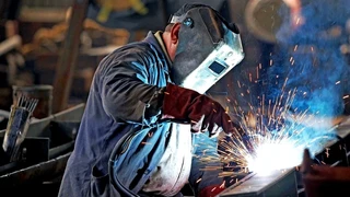 Sanayi gerilerken hizmet sektörü yükseldi