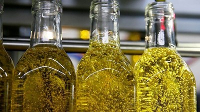 Zeytinyağı fiyatları yarı yarıya düştü!