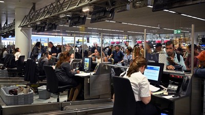 Avrupa’da uçuşlar durma noktasında! Hackerlar saldırdı: Heathrow, Brüksel ve Berlin’de sistemler çöktü