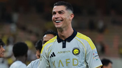 Cristiano Ronaldo futbol tarihine geçti: Dünyanın ilk milyarder futbolcusu
