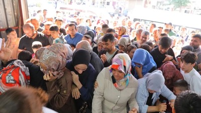'Ne alırsan 50 TL' dediler izdiham çıktı! 'Hiçbir şey alamadık'