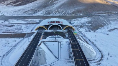 Dünyanın en uzun otoyol tüneli Çin'de açıldı