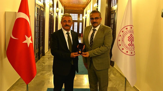 Birol İnceciköz’e TÜRKSOY’dan anlamlı ödül