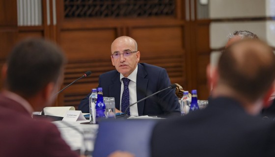 Bakan Şimşek'ten 2024 için büyüme ve bütçe disiplini mesajı