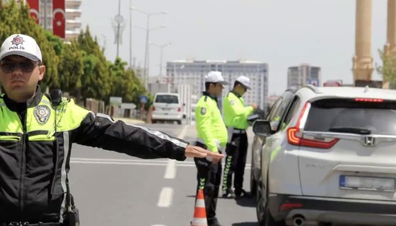 Bakan Yerlikaya, trafikte yeni dönemin detaylarını açıkladı: Bunları yapanın ehliyeti gidecek, aracı bağlanacak