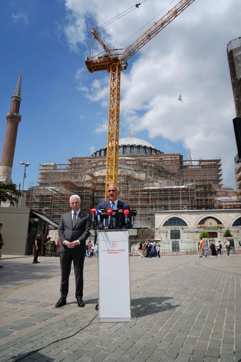 Bakan Ersoy detayları aktardı: Ayasofya restorasyon süreci hızla devam ediyor - Resim : 1