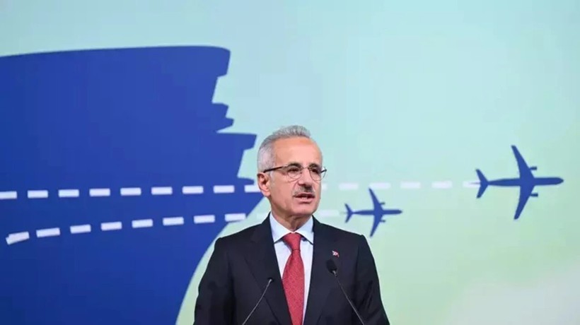 Bakan Uraloğlu duyurdu: İstanbul Havalimanı'ndan çifte başarı