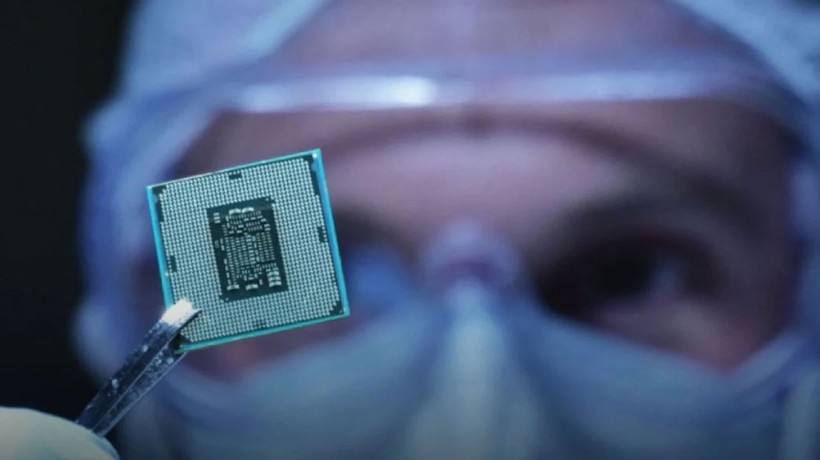 Ters takılan çipi fark etti, işten çıkarıldı