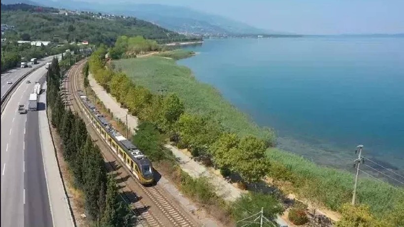 Bakan Uraloğlu açıkladı: Milli banliyö treninin dördüncü seti raylara indi