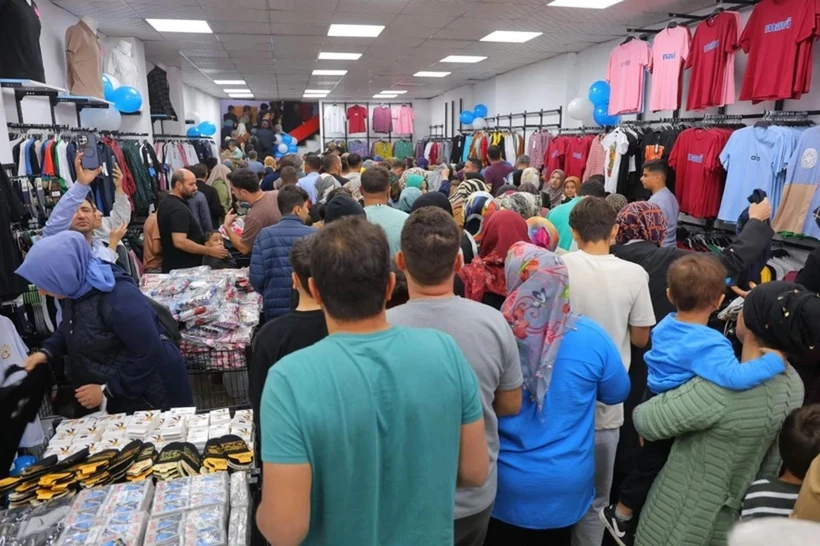 'Ne alırsan 50 TL' dediler izdiham çıktı! 'Hiçbir şey alamadık' - Resim: 3